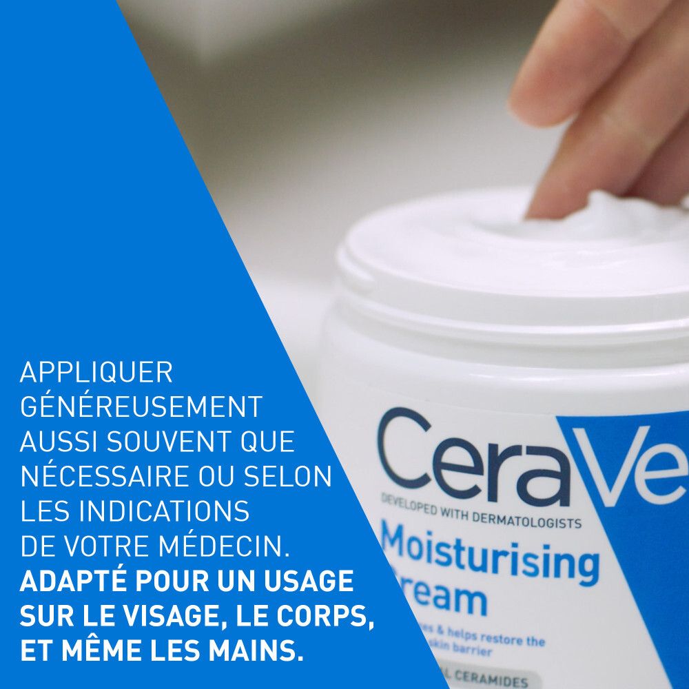 CeraVe Moisturising Cream. Main touchant la crème. Texte: Pour le visage, le corps et les mains.