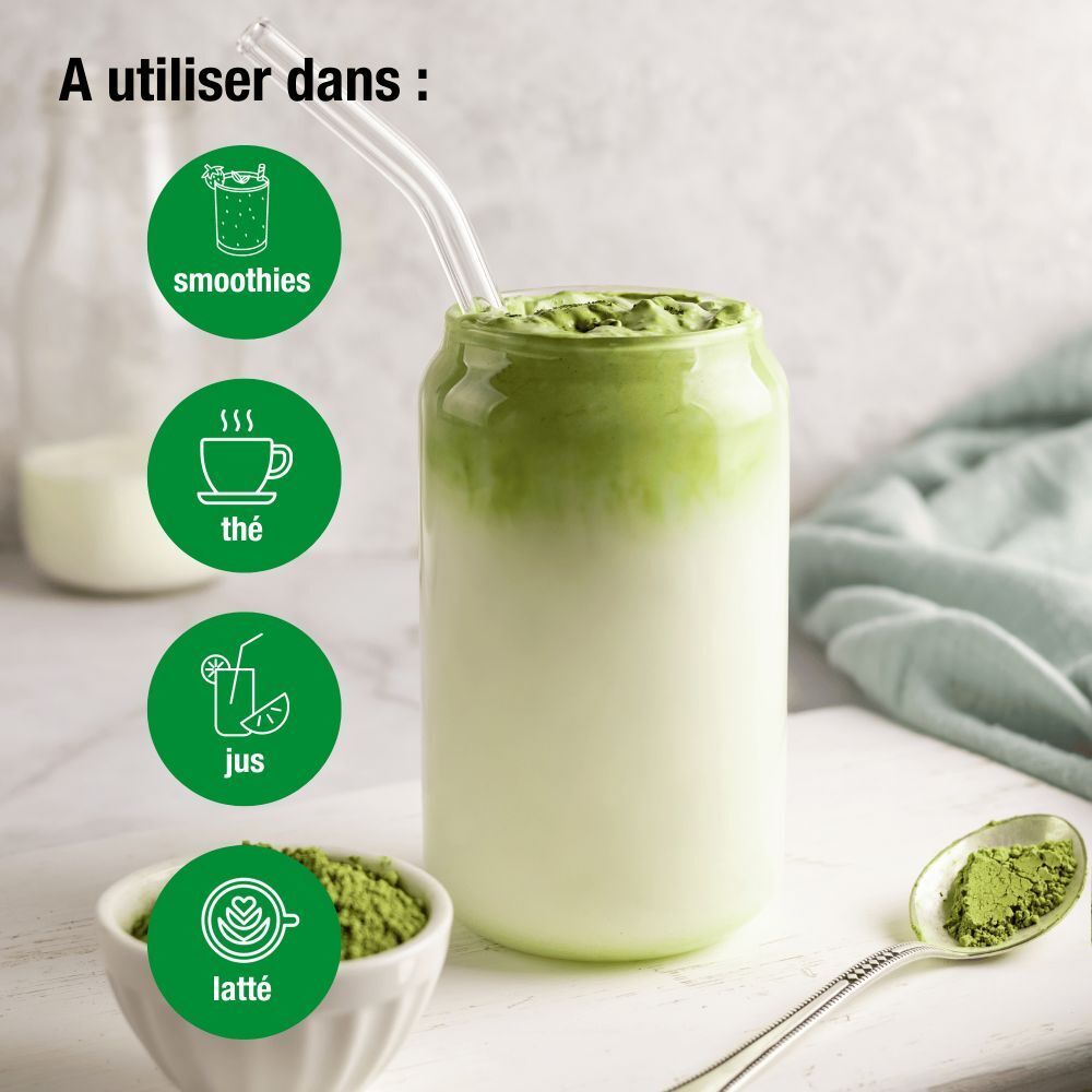 Paquet de purasana® Matchapulver. Sachet de poudre verte, feuilles et logo. Certification biologique.