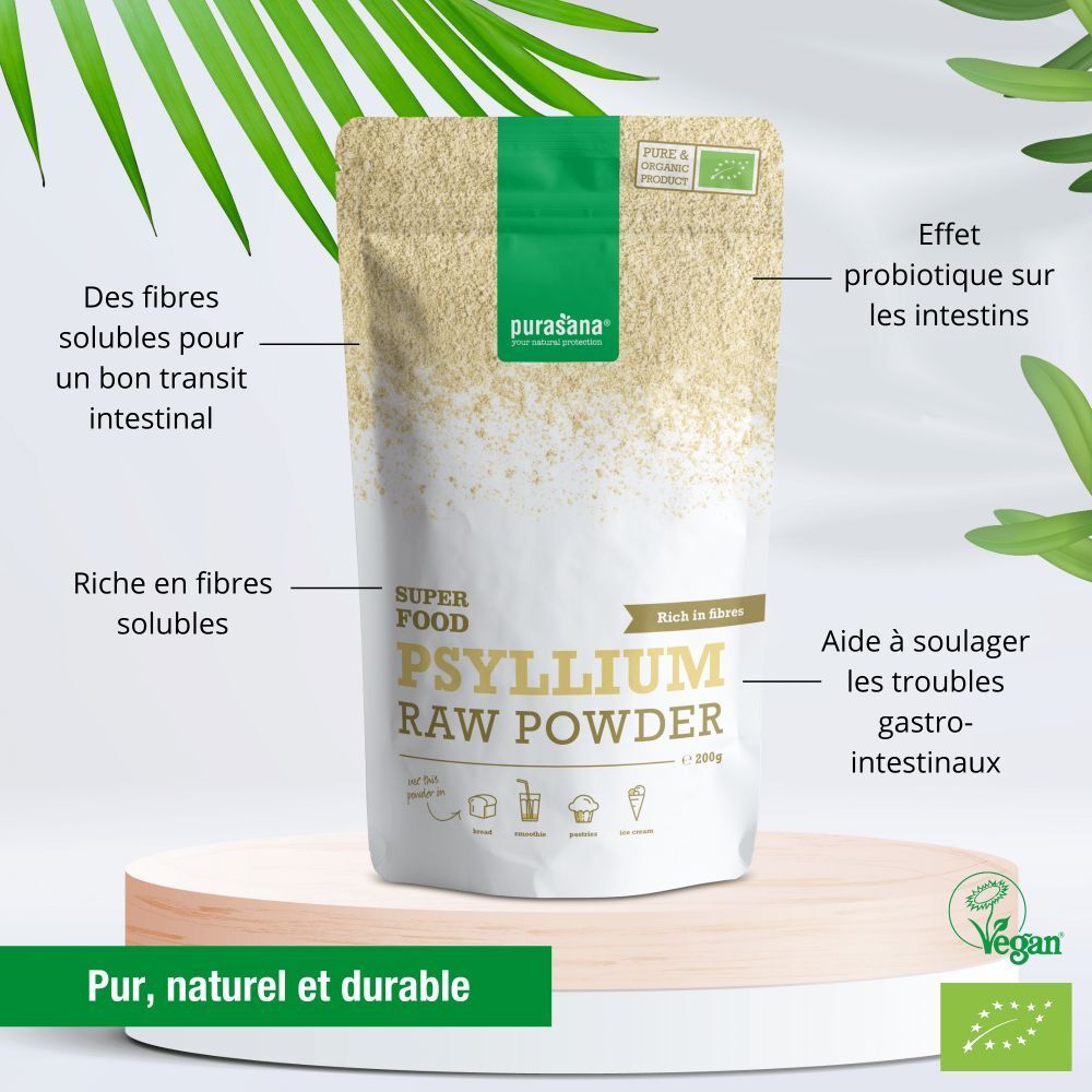 Sachet de Psyllium Raw Powder sur socle en bois. Texte : "Superfood". Inscriptions en français. Avec label Vegan et label bio.