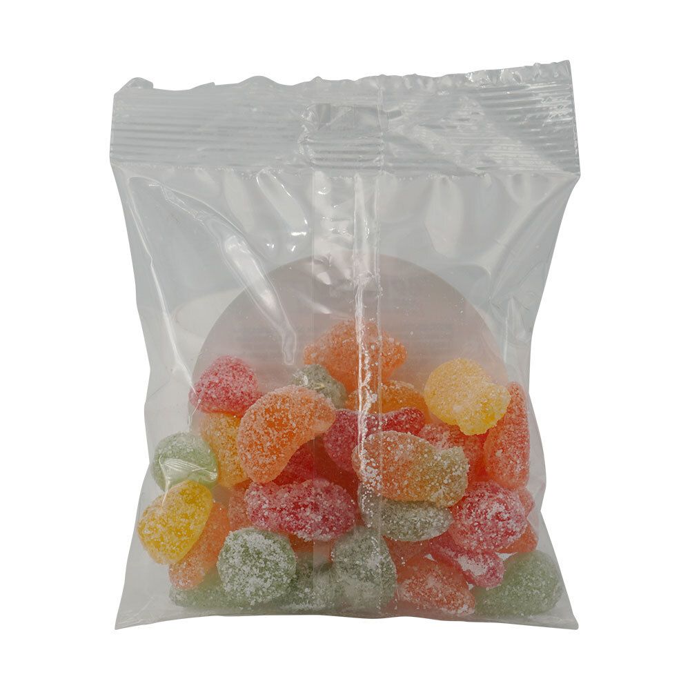 Transparente Tüte mit bunten Gummibärchen. Verschiedene Formen und Farben. Produkt nicht näher identifizierbar.