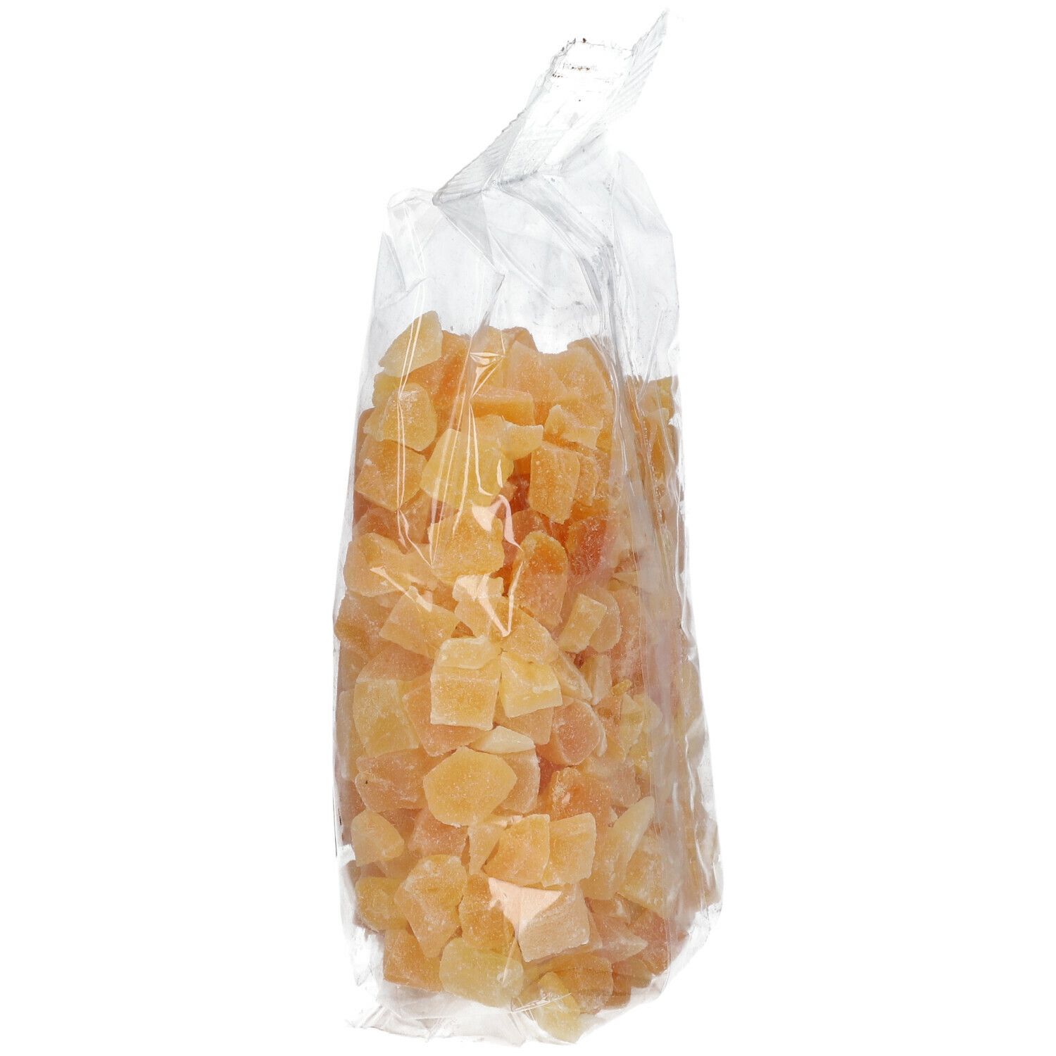 Gedroogde mangoblokjes in transparante verpakking. Product van de zijkant afgebeeld.