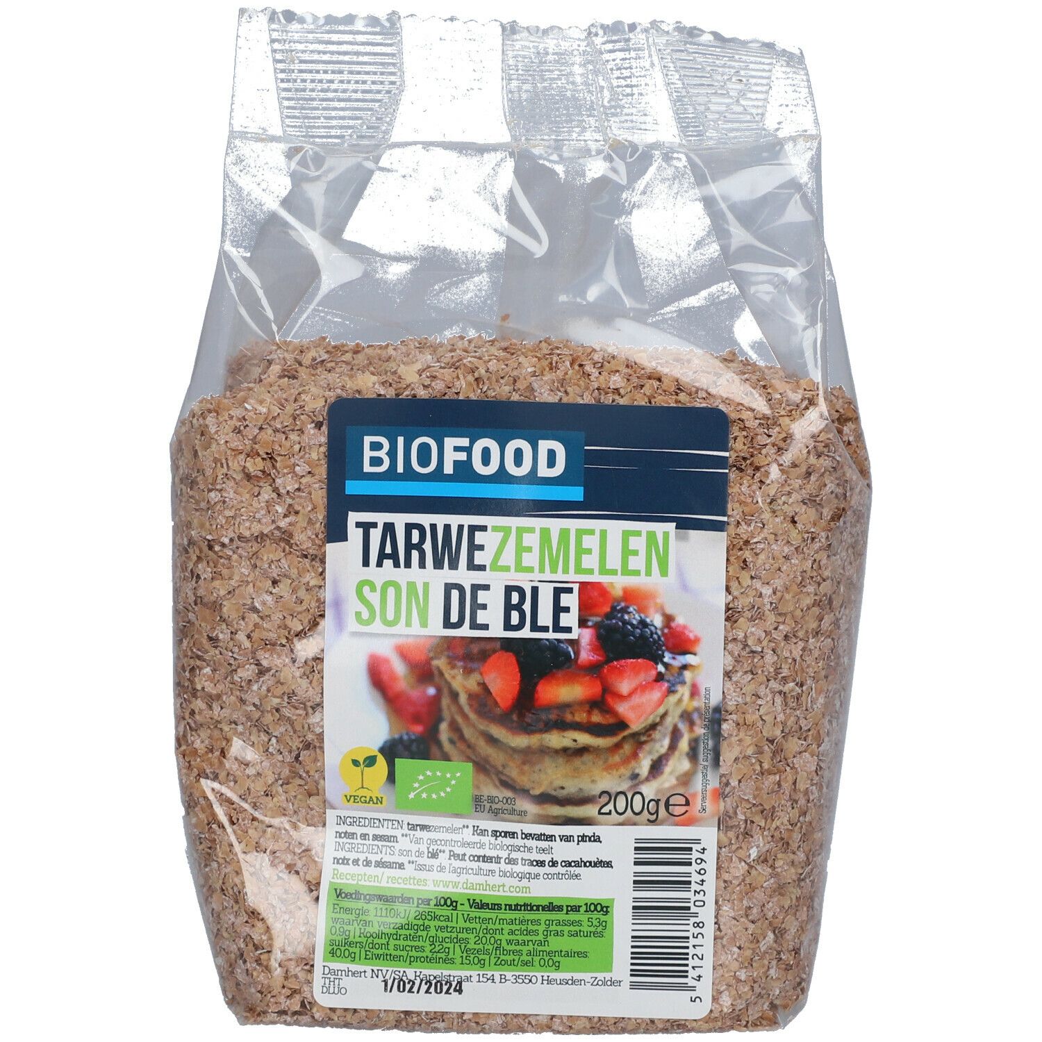 Son de blé BIOFOOD dans un emballage transparent. Impression avec nom du produit, logo et image de crêpes aux fruits. 200g.