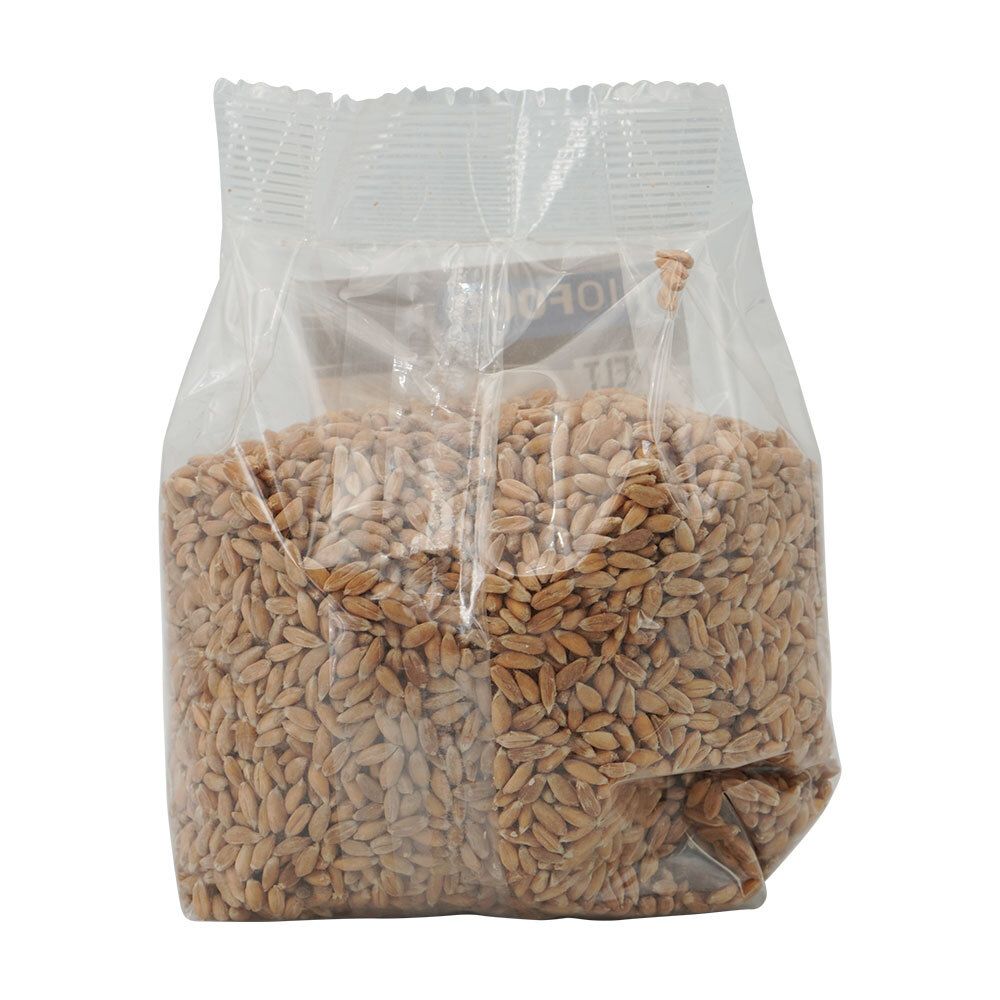 Emballage transparent avec grains d'épeautre. Vue arrière. Aucun autre détail visible.