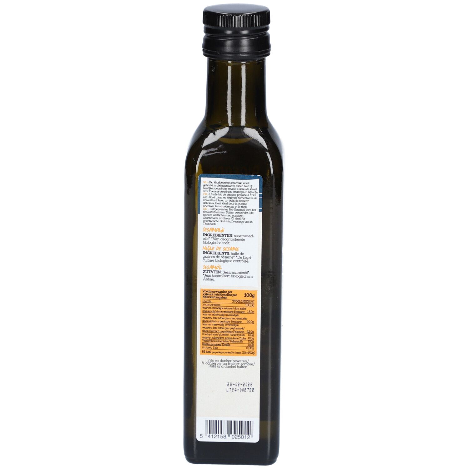Achterkant van de groene glazen fles. Etiket met informatie en barcode.