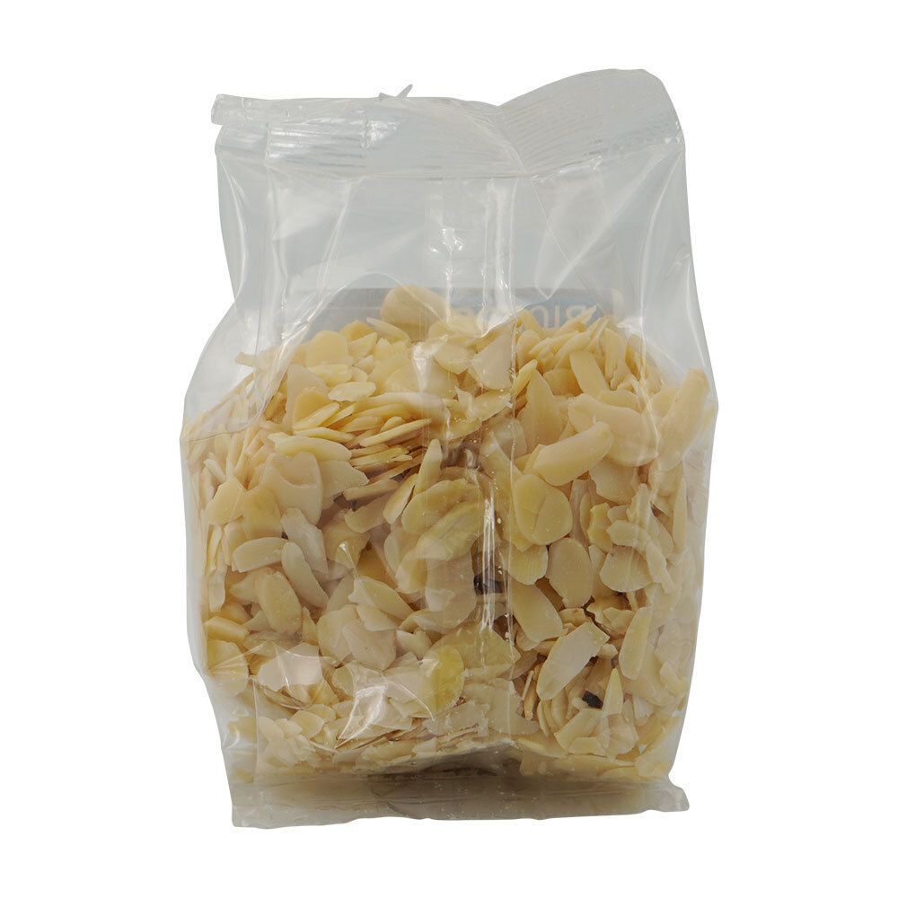 Emballage transparent contenant des amandes effilées. Vue du produit de dessus.
