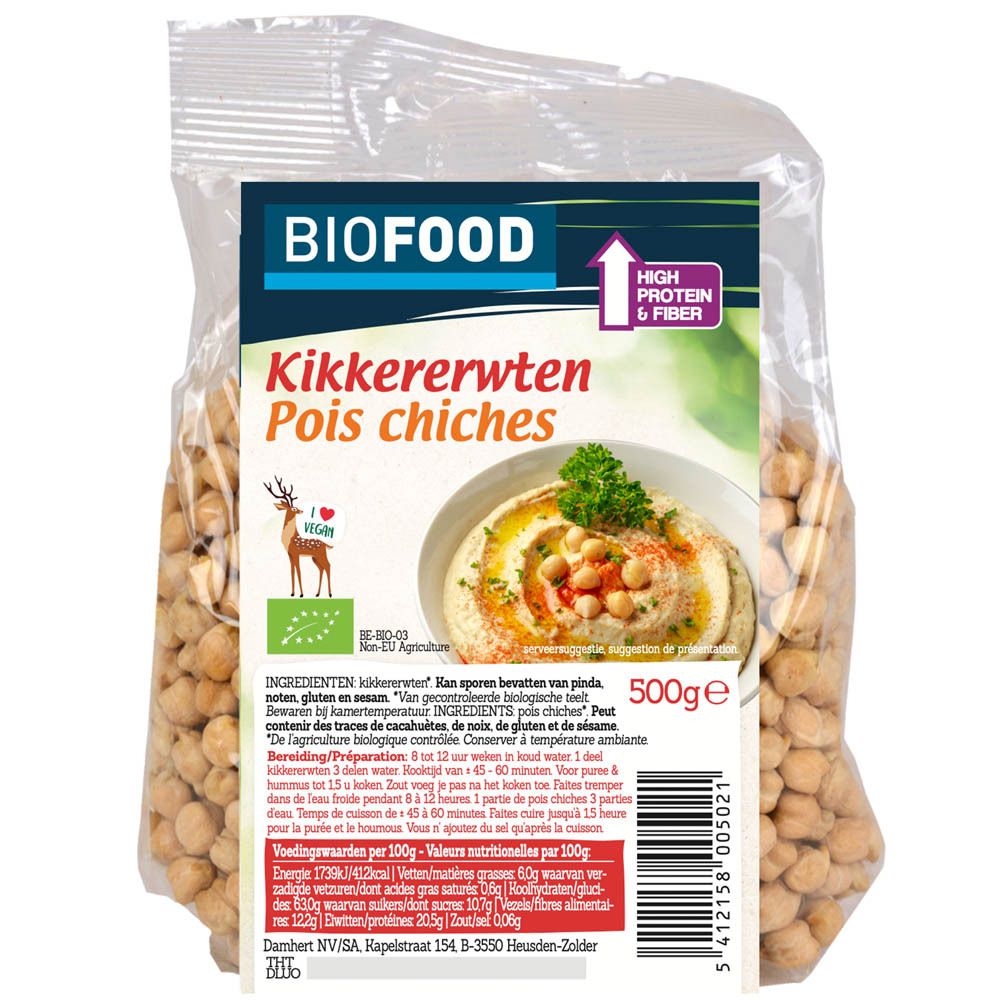 Transparante zak met kikkererwten. Etiket met BIOFOOD-logo, tekst en afbeelding van hummus. 500g-aanduiding.