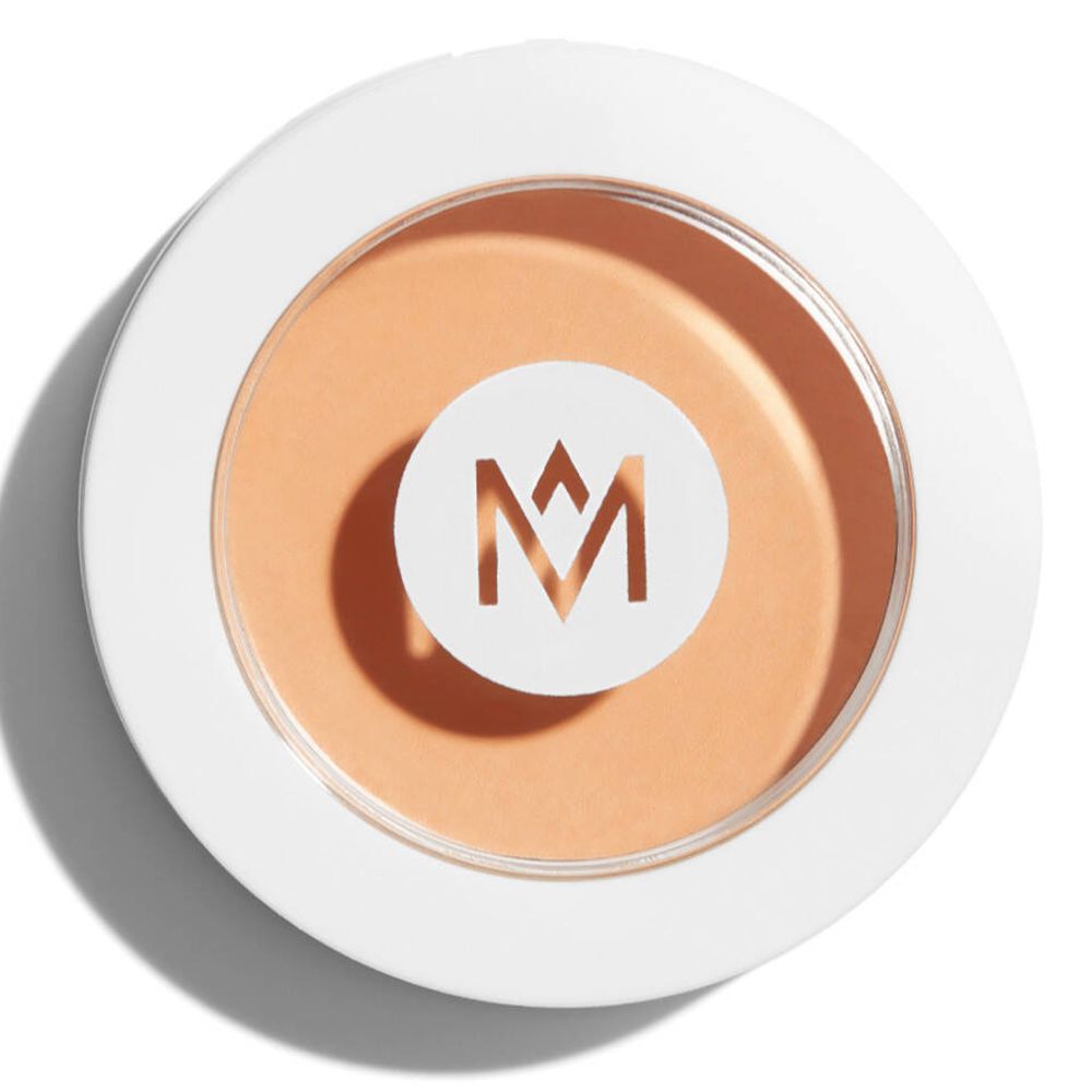 Ronde witte houder met lichte concealer. Witte deksel met logo. Productnaam niet zichtbaar.