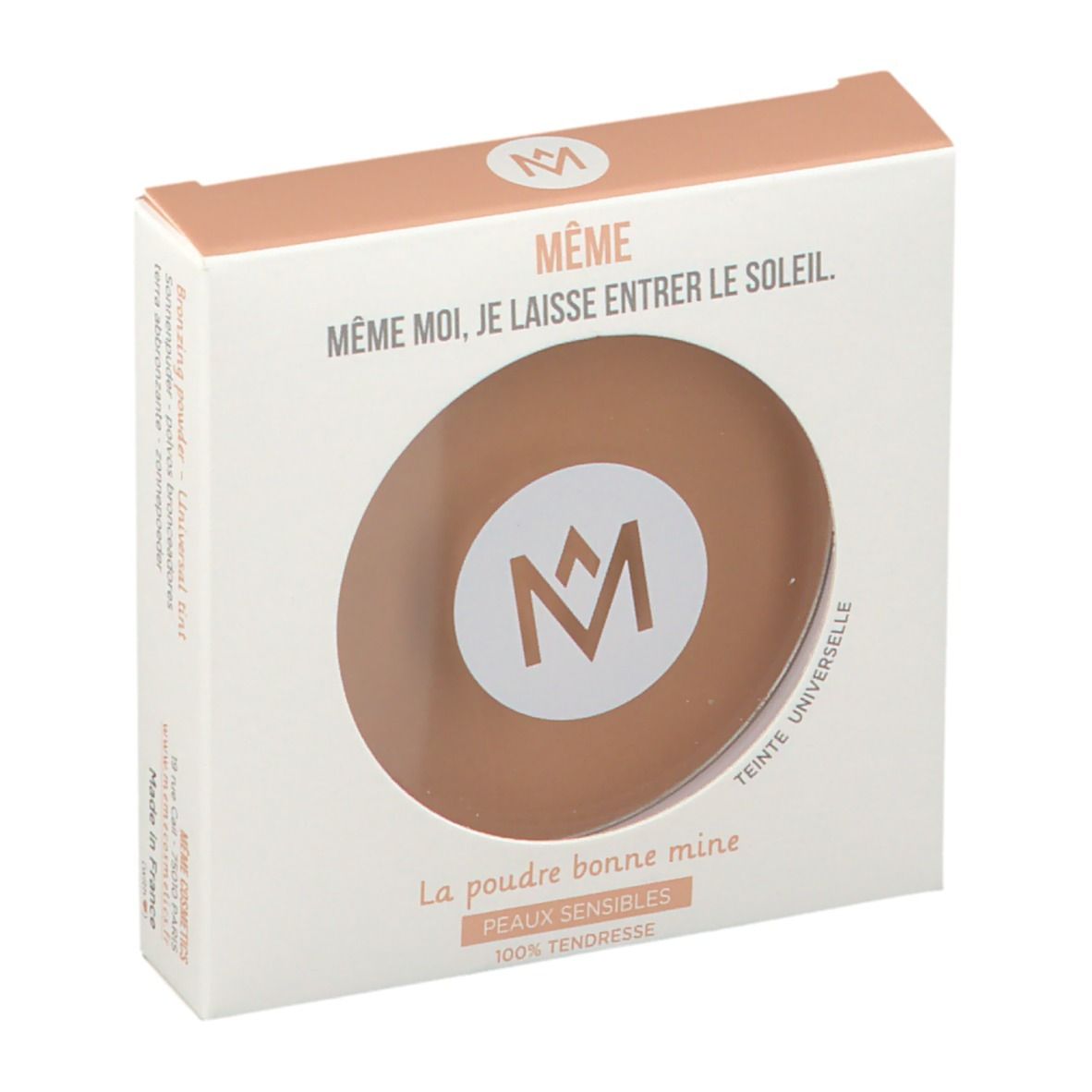 Doos met poeder. Product zichtbaar door venster. Tekst: MÊME, La Poudre Bonne Mine, Peaux Sensibles, 100% tendresse.