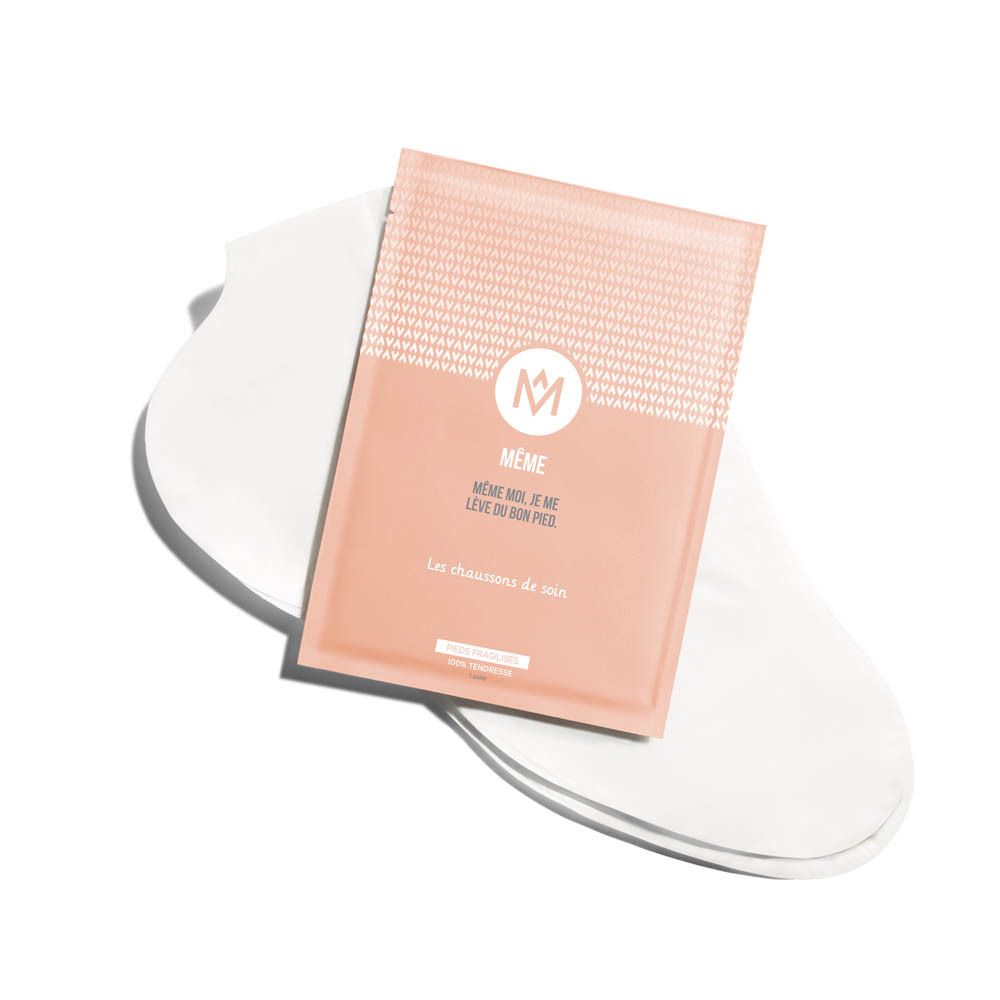 Roze verpakking en witte verzorgingssokken. Opschrift: MÉME, Les chaussons de soin.