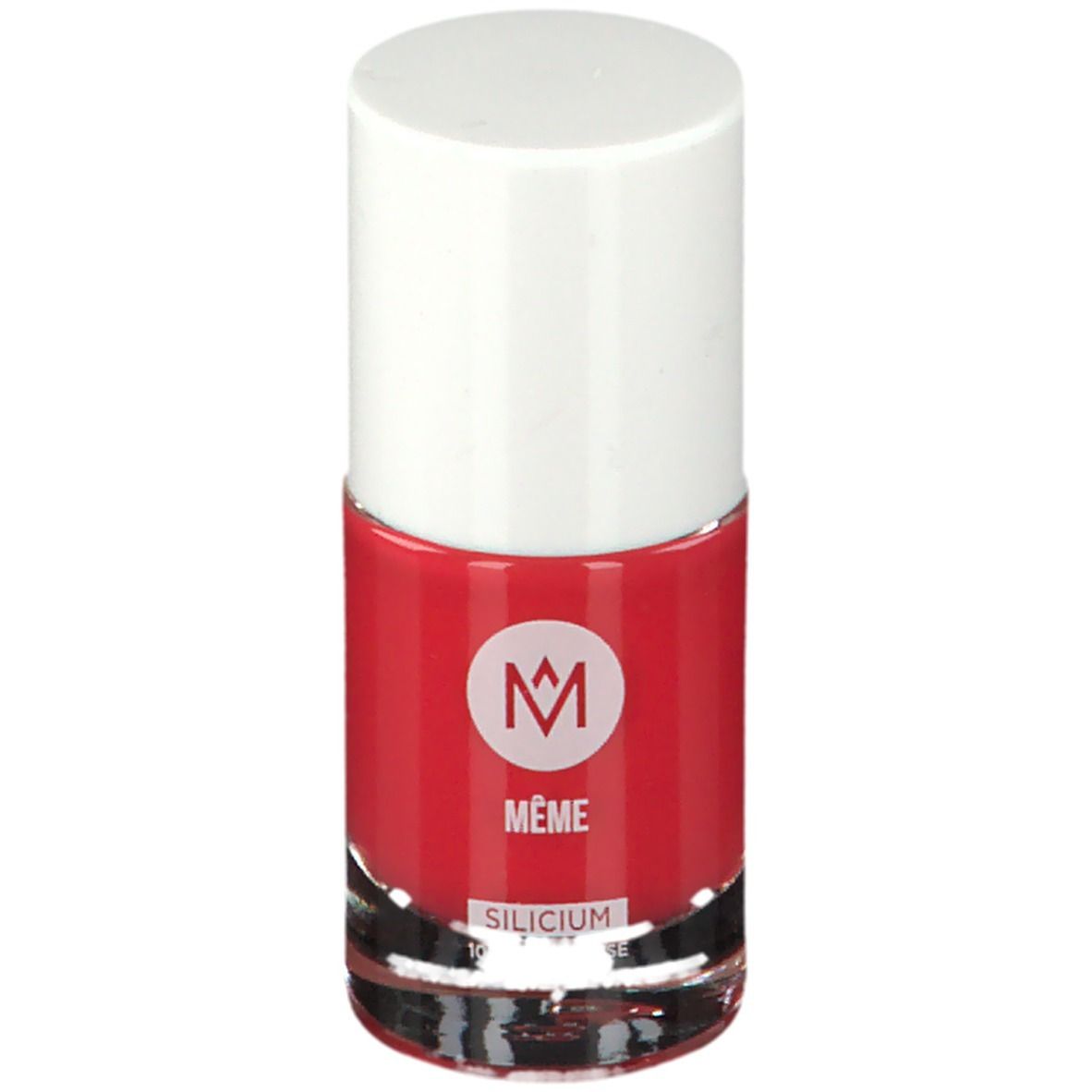 Nagellakflesje met rode vloeistof en witte dop. Label: MÊME, Silicium.