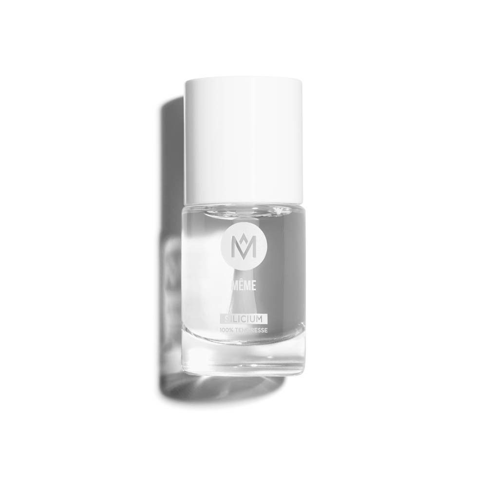 Transparante nagellakfles met witte dop. Opschrift: MÊME, SILICIUM, 10ml - 0,33 fl.oz.