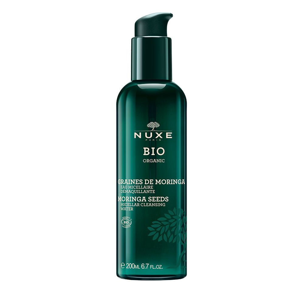 Flacon vert avec pompe. Inscription: NUXE BIO, Moringa Seeds Eau Micellaire. Certification bio.