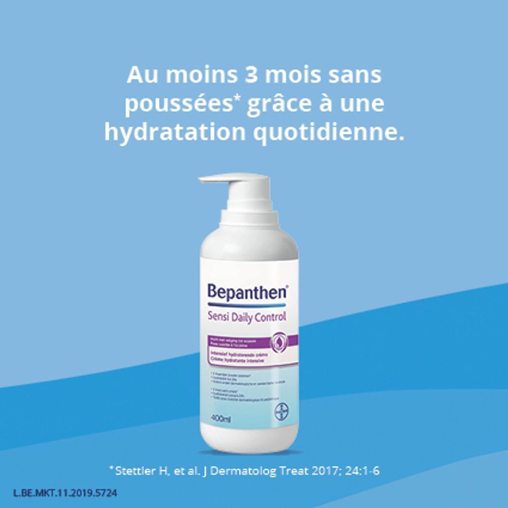 Flacon blanc avec pompe. Inscription : Bepanthen SensiDaily Control. Texte en français. 400 ml.