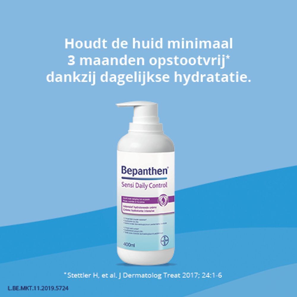 Witte fles met pomp. Opschrift: Bepanthen SensiDaily Control. Tekst in het Nederlands. 400 ml.