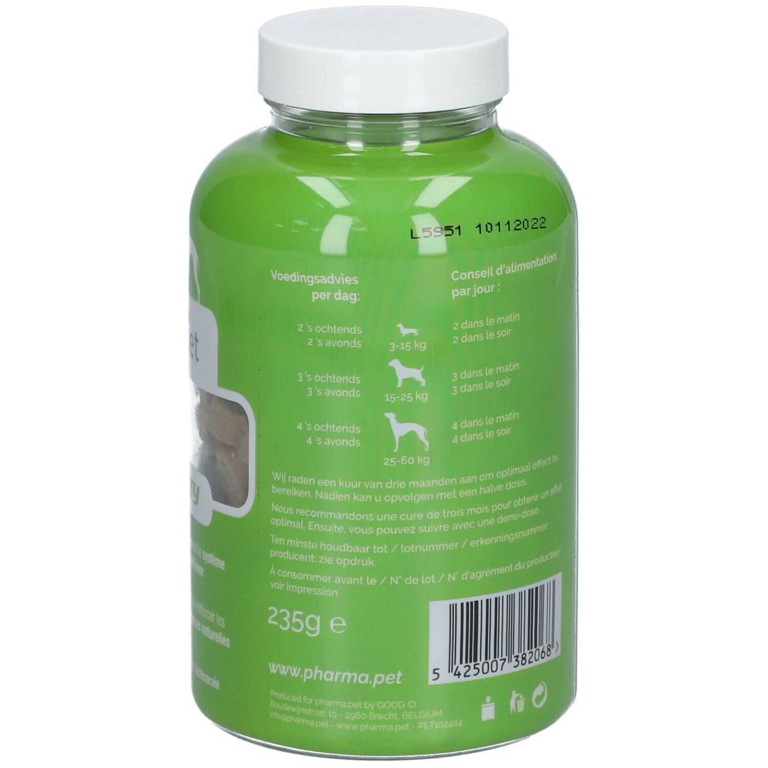 Groene fles met witte dop. Achterkant met tekst, barcode en gewicht van 235g.