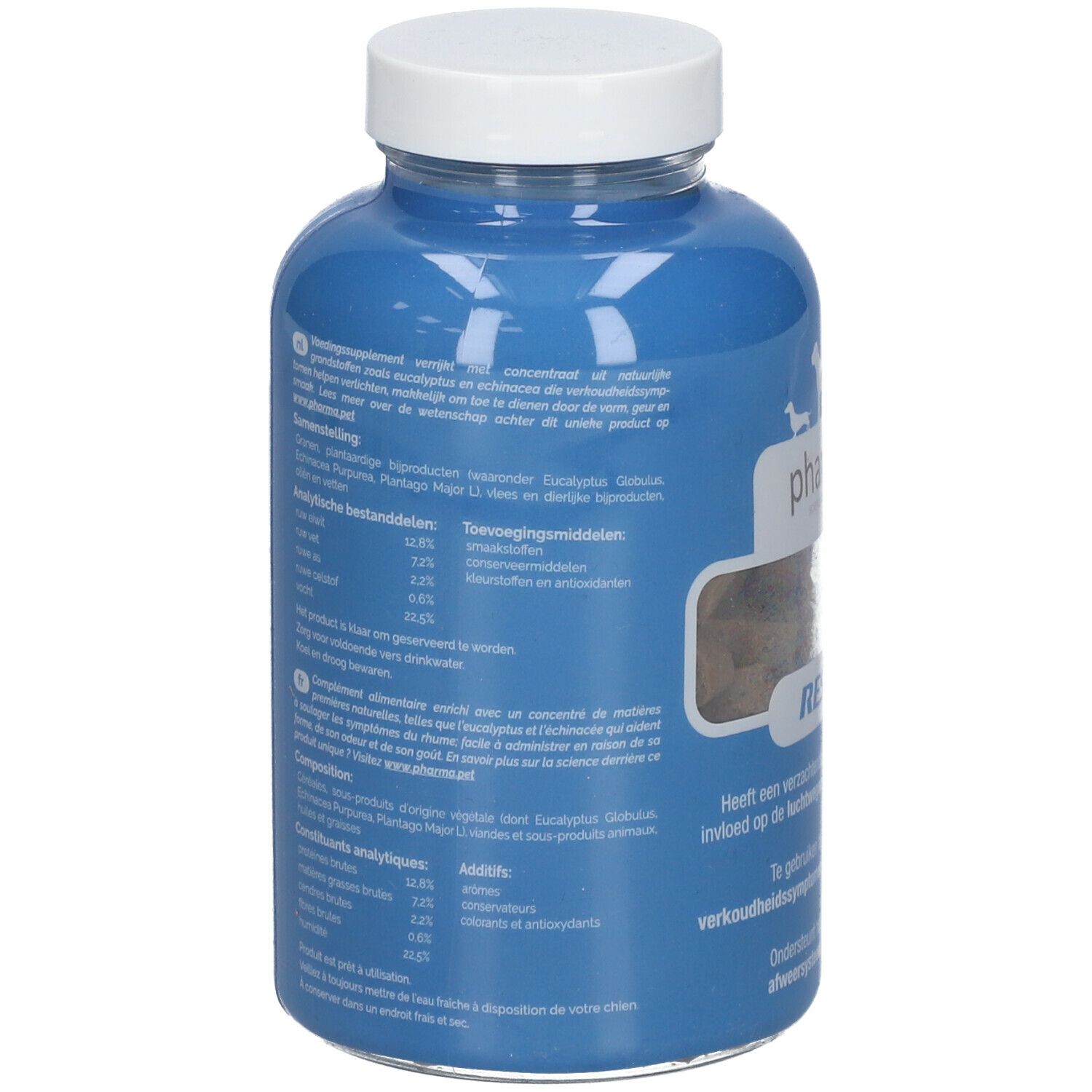 Achterkant van de blauwe fles. Tekst met ingrediënten en analytische bestanddelen. Witte dop.