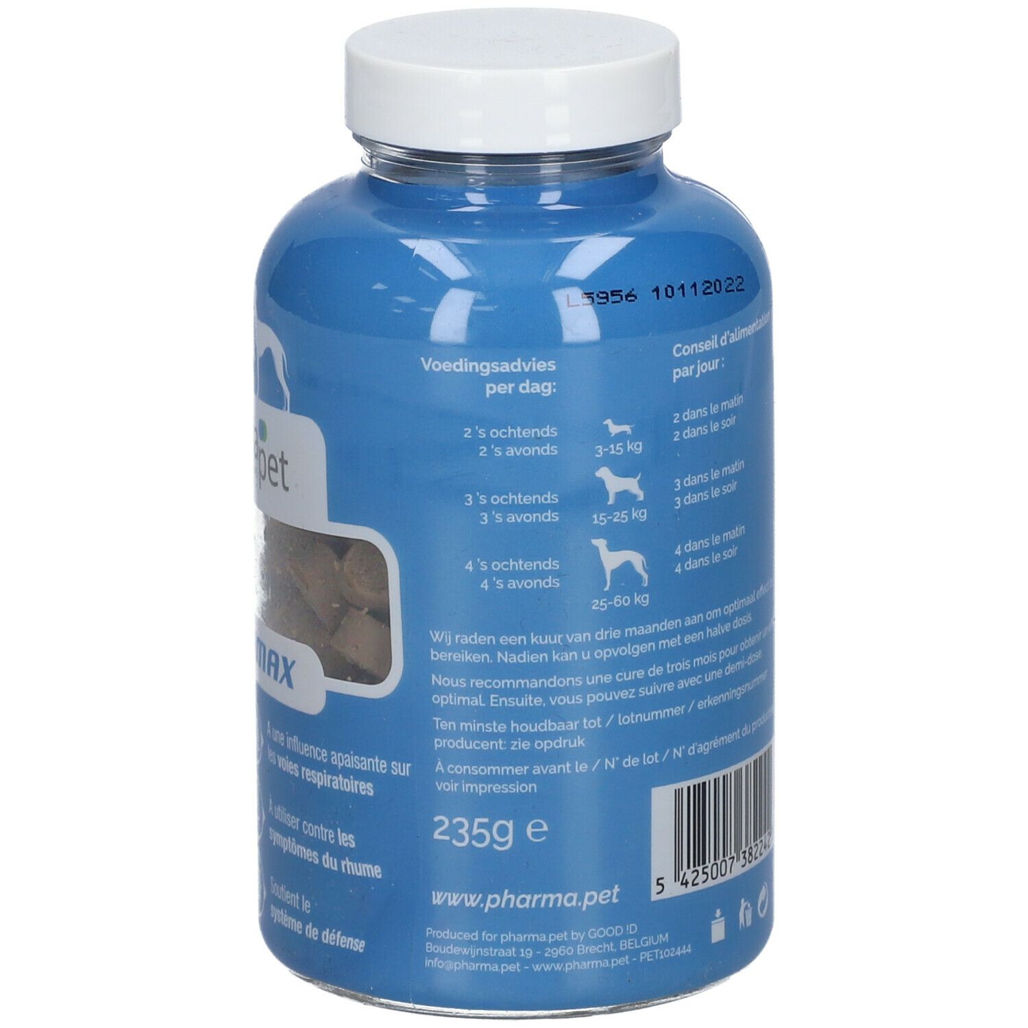 Achterkant van de blauwe fles. Tekst met voedingsadvies en gewicht. Witte dop.