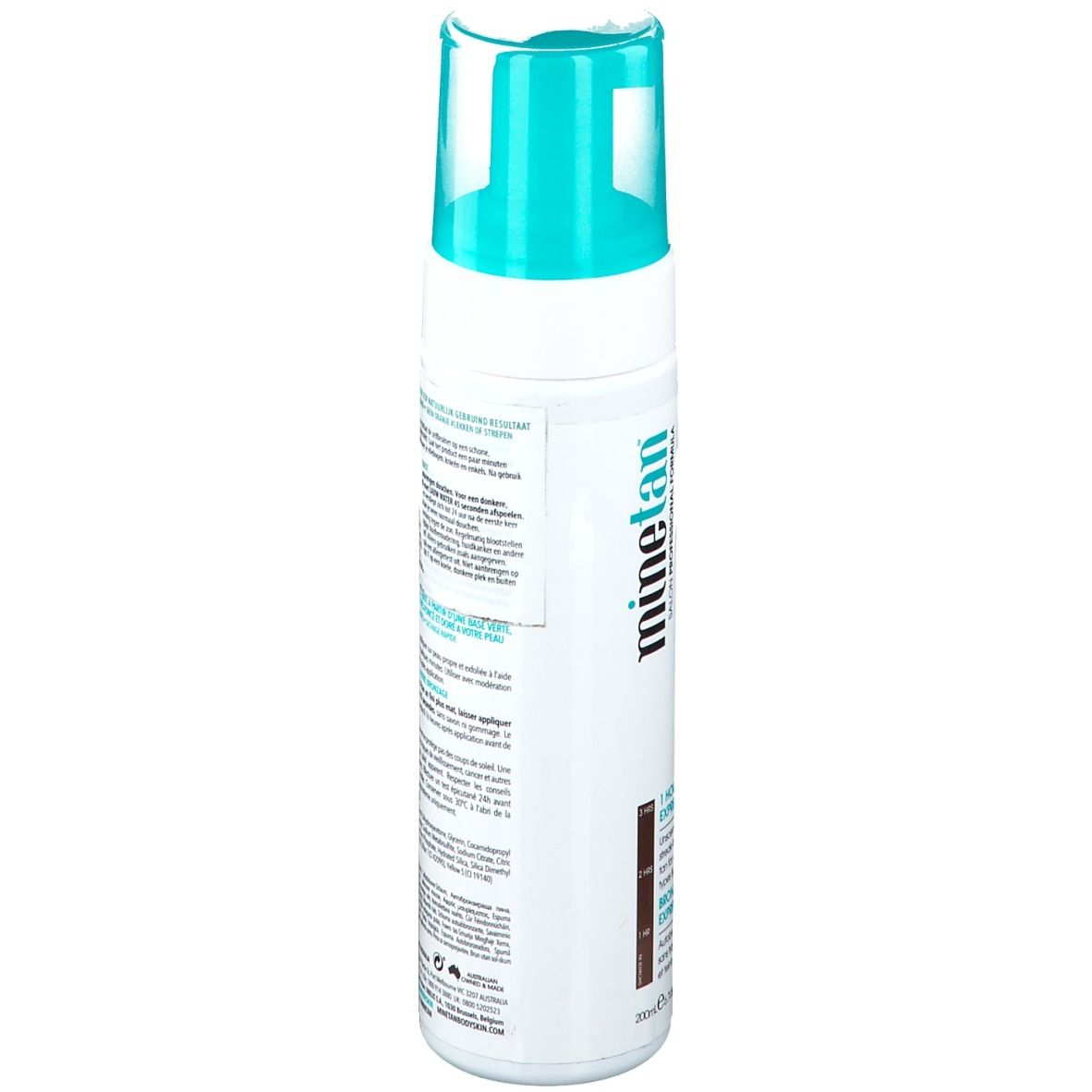 Flacon blanc avec bouchon turquoise. Dos avec texte et code-barres. Inscription : mine tan, Olive.