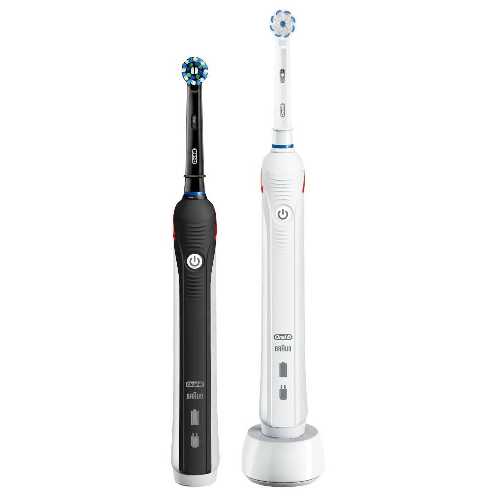 Deux brosses à dents électriques, noires et blanches. Marque Oral-B PRO 2. Sans emballage.