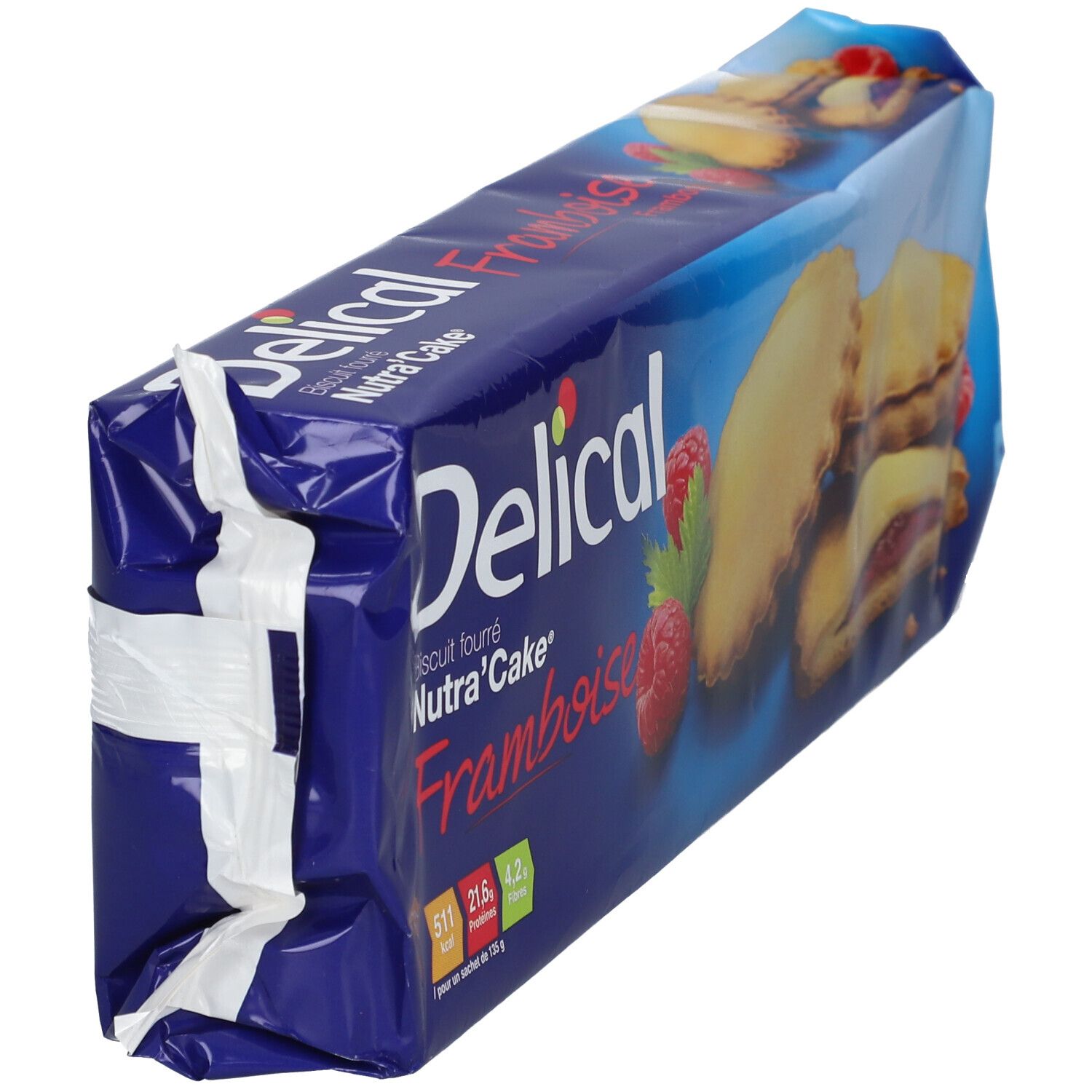 Vue en biais de l'emballage. Emballage bleu avec nom du produit et biscuits. Biscuits fourrés à la framboise.