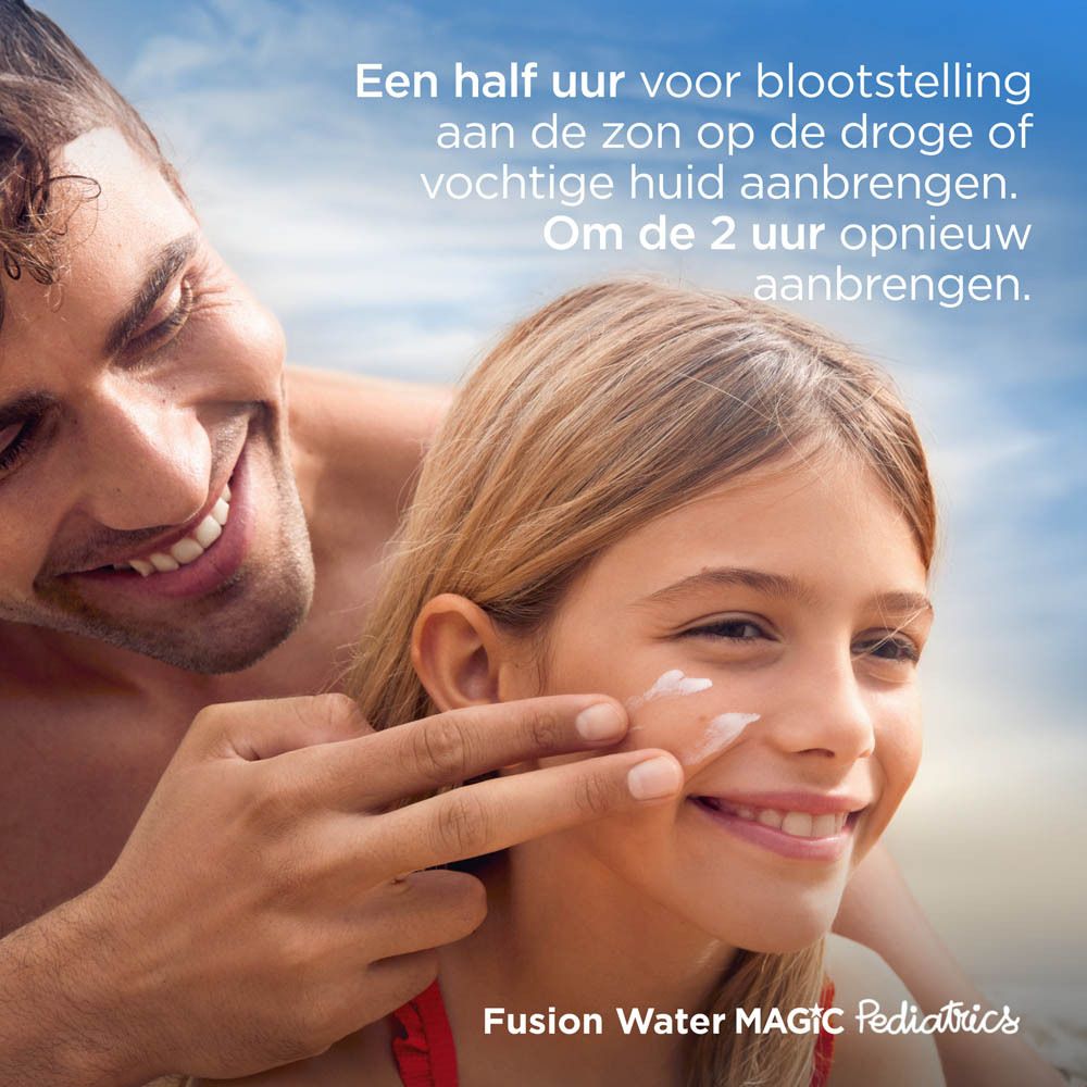 Ein Kind mit ISDIN Fotoprotector Pediatrics Fusion Water MAGIC Sonnencreme. Kundenbewertung: "Ich liebe diese Creme".