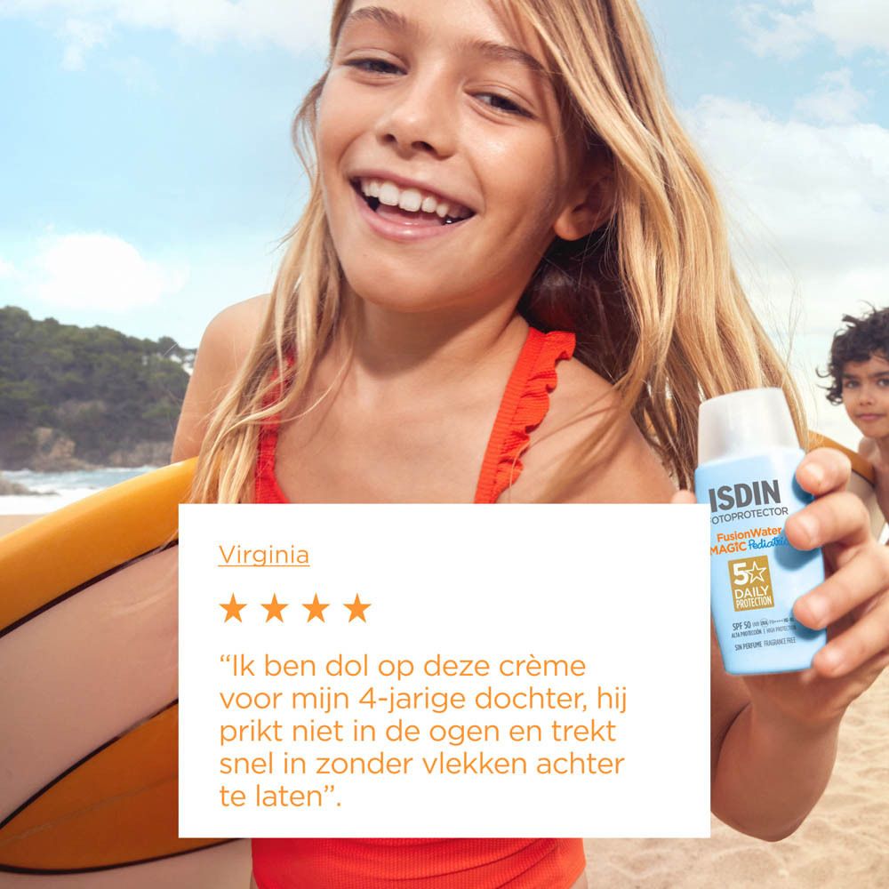 Mehrere ISDIN Pediatrics Sonnencreme-Produkte, darunter Sprays und eine Tube Gel Cream.