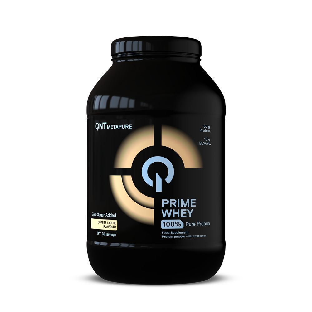 Boîte noire QNT Metapure Prime Whey. Inscription : Coffee Latte, 100% protéine pure, 50g protéines, 10g BCAA, sans sucre ajouté.