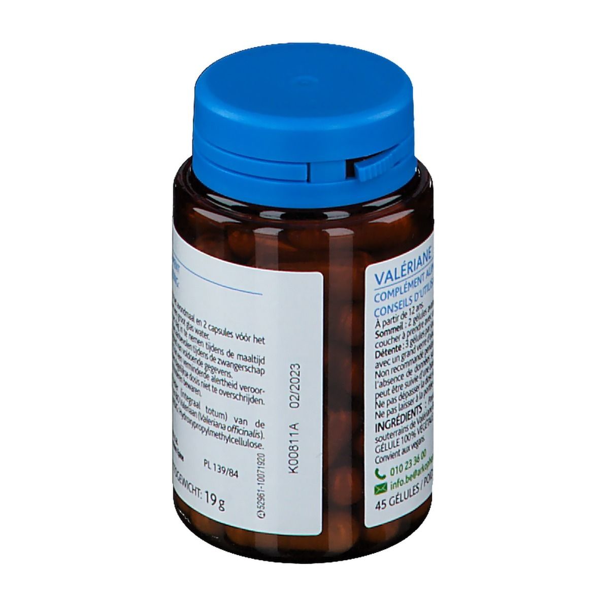 Bruine fles met blauwe dop. Opschrift: Valeriaan, 45 capsules, 19g, 02/2023.