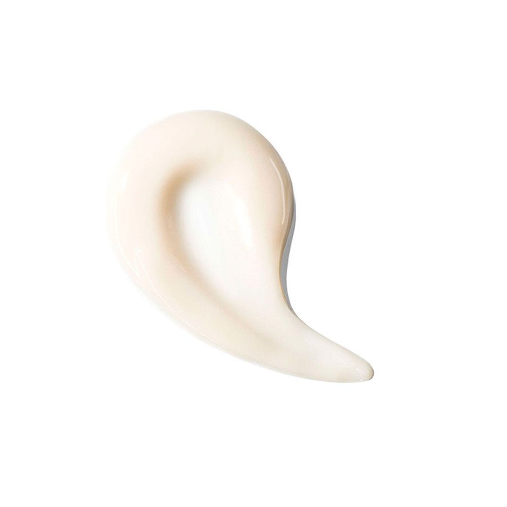 Goutte de crème blanche sur fond blanc. Forme: goutte.