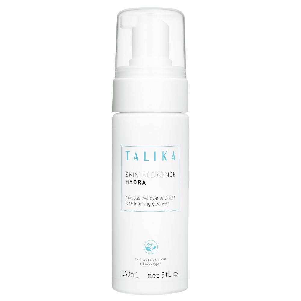 Flacon blanc avec pompe. Inscription : TALIKA Skintelligence Hydra, mousse nettoyante visage. 150ml, 5 fl. oz.