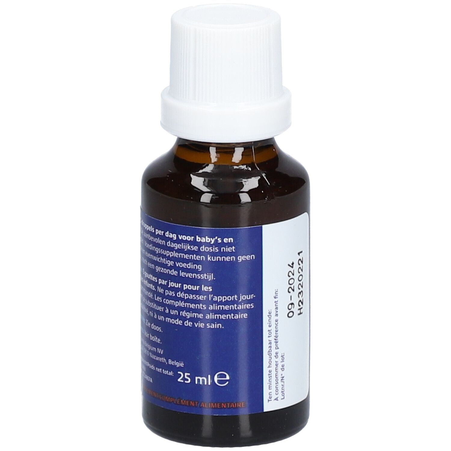 Bruine fles met witte dop. Opschrift: Davitamon Baby + Vitamine D. 25 ml olie. Etiket.