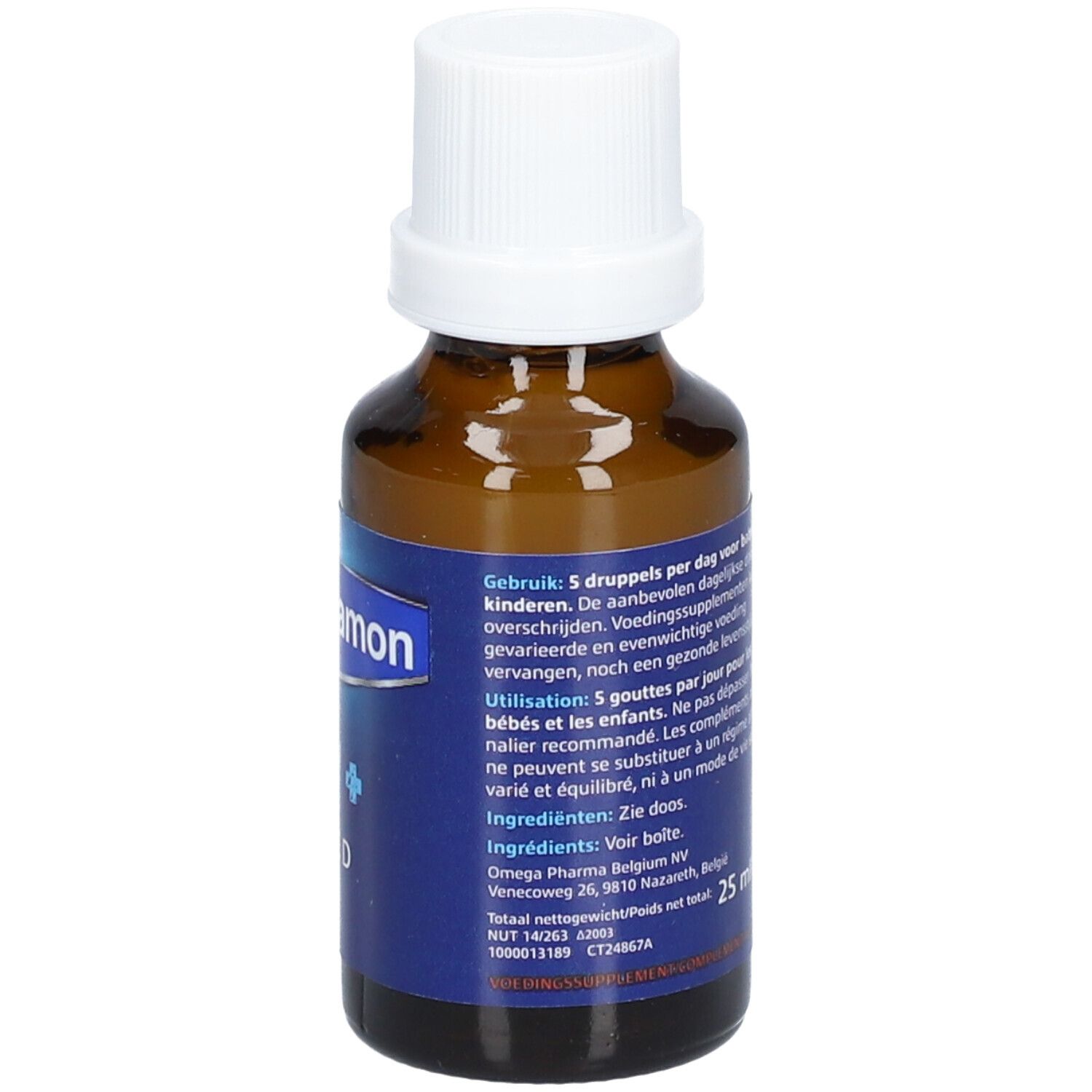 Bruine fles met witte dop. Opschrift: Davitamon Baby + Vitamine D. 25 ml olie. Etiket.