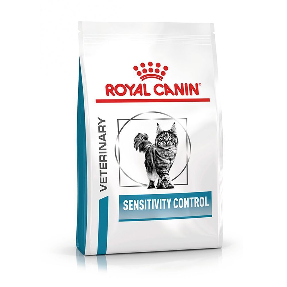 Packung ROYAL CANIN® Veterinary Sensitivity Control Katzenfutter mit einer Katze.