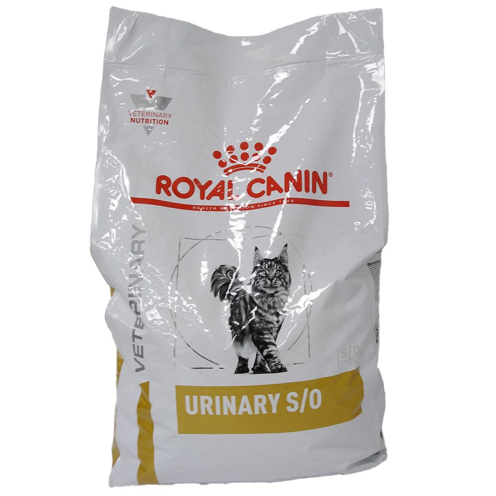Verpakking van Royal Canin Veterinary Feline Urinary S/O. Witte zak met logo, kat en tekst. Gele streep onderaan.
