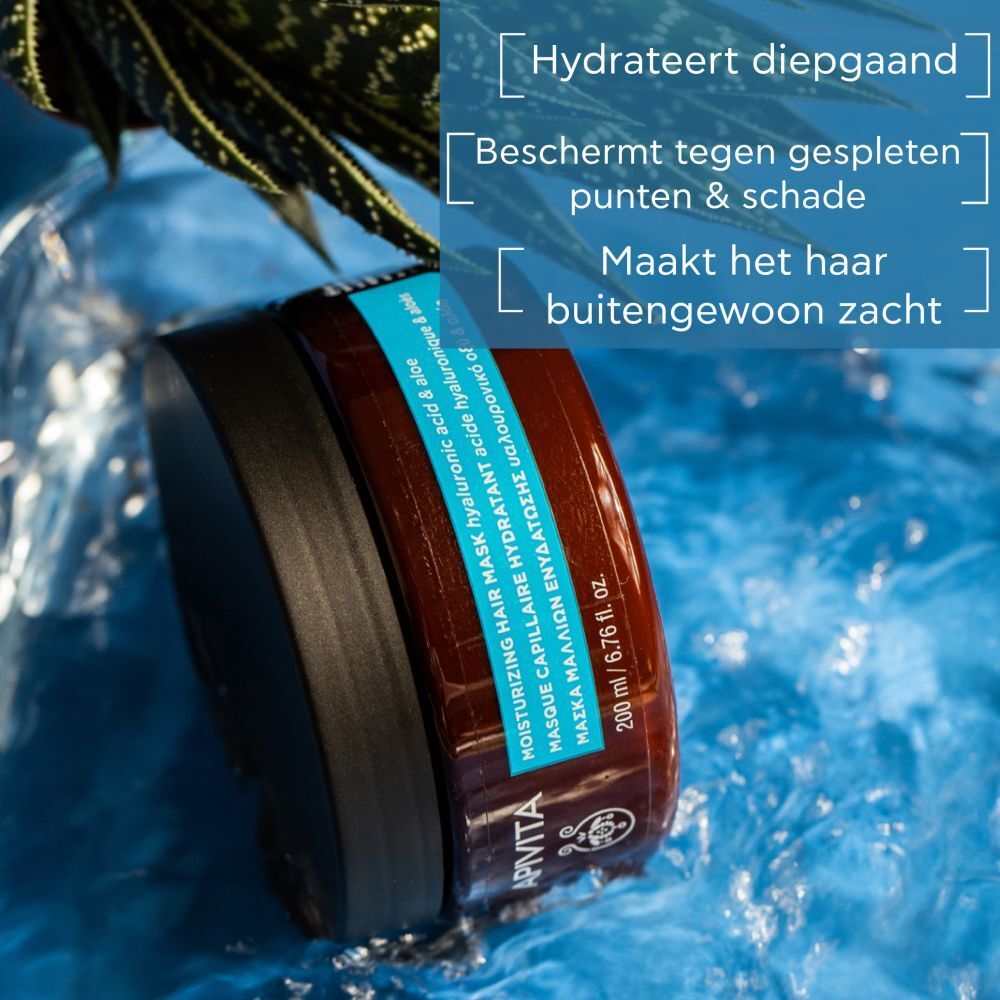 Product in water. Opschrift: APIVITA, Hydraterend haarmasker, hyaluronzuur & aloë vera.
