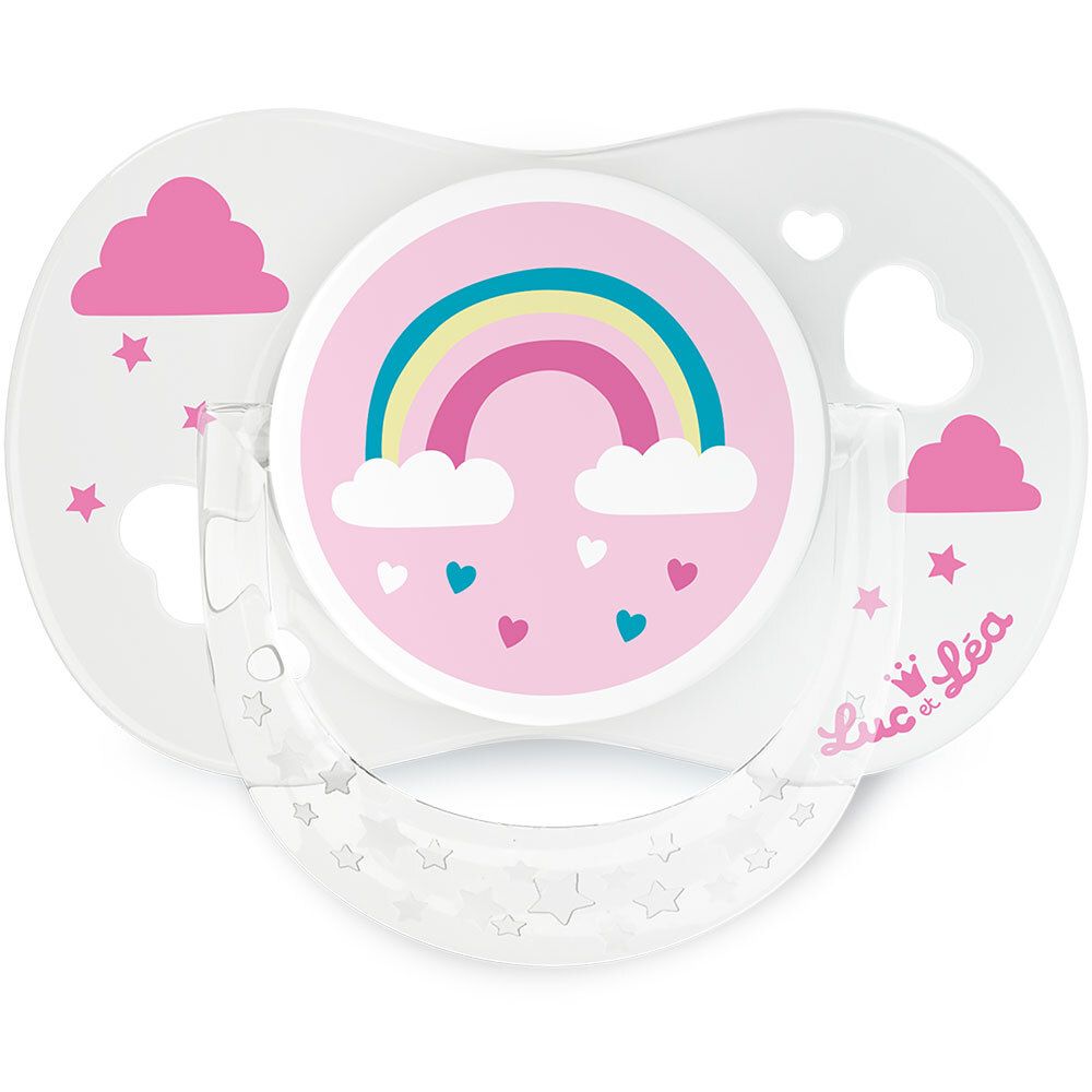 Witte fopspeen met regenboogmotief. Roze wolken, sterren en hartjes sieren de fopspeen. De fopspeen heeft een ring en het logo Luc et Léa.