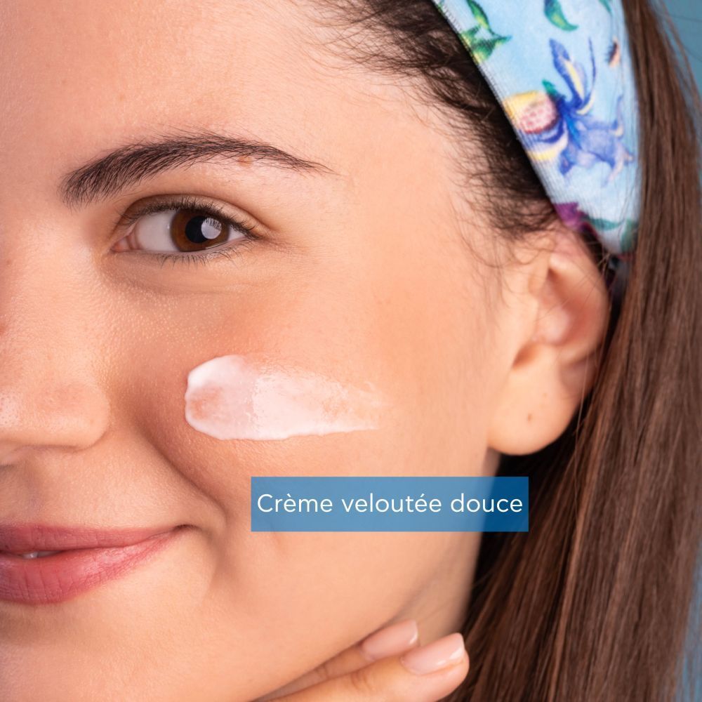 Produit avec miel et ingrédients. Texte : Nourrit la peau avec des nutriments essentiels.