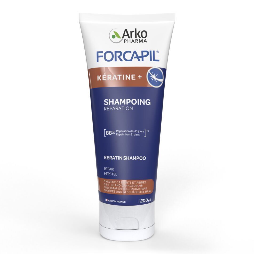 Tube blanc avec bande marron. Inscription FORCAPIL, Shampooing Kératine. 200ml. Fabriqué en France.