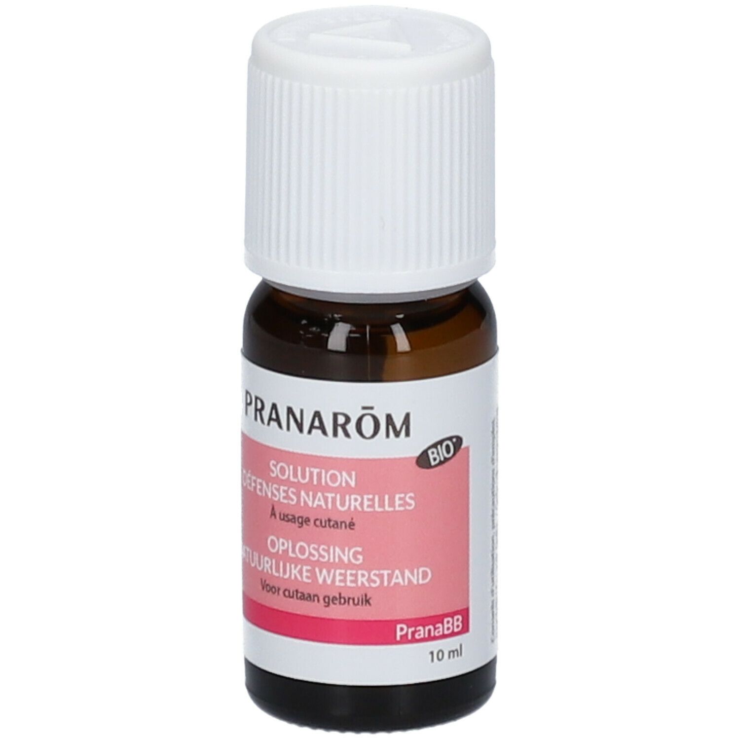 Flacon en verre brun avec bouchon blanc. Étiquette avec texte: Pranarôm, Solution Défenses Naturelles, à usage cutané, Oplossing natuurlijke weerstand. Bio.