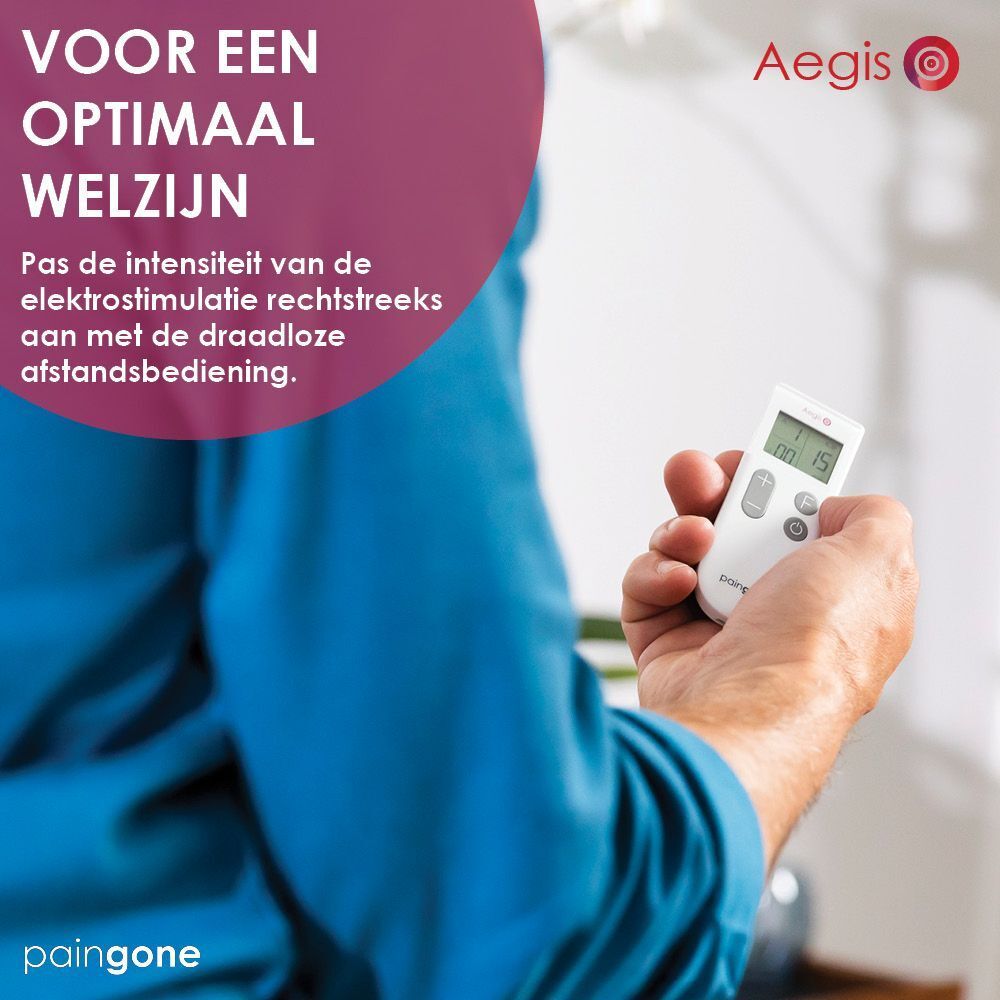 Persoon die een afstandsbediening vasthoudt. Aegis staat erop. Het apparaat is wit met paars.