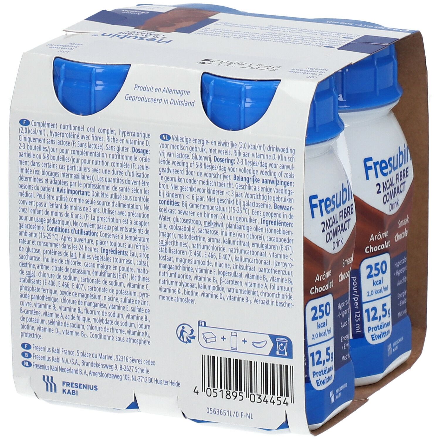 Achterkant van de verpakking met twee flessen. Opschrift: Fresubin 2 Kcal Fibre Compact Drink, smaak chocolade. Blauwe doppen, bruine vloeistof.