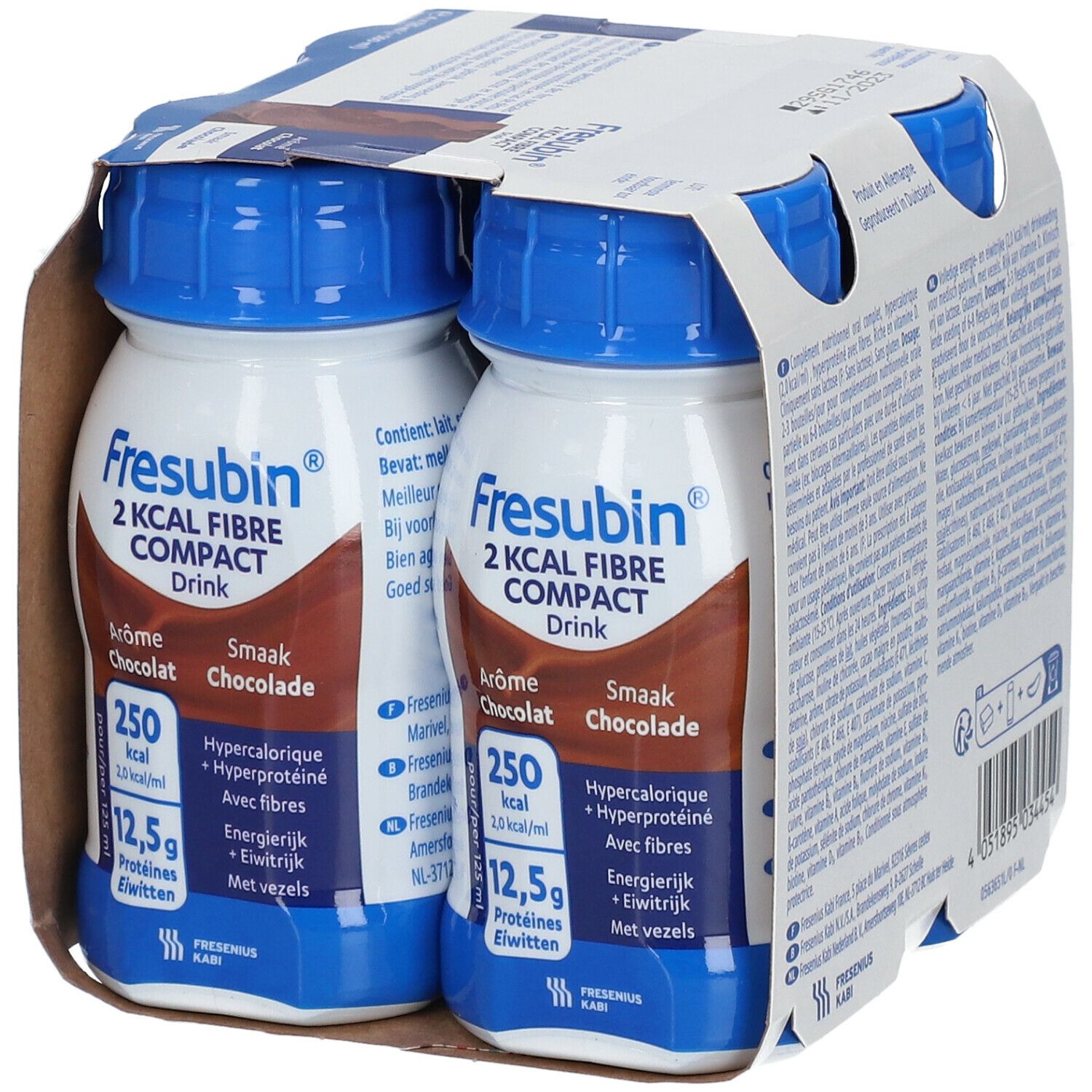 Verpakking met twee flessen. Opschrift: Fresubin 2 Kcal Fibre Compact Drink, smaak chocolade. Blauwe doppen, bruine vloeistof.