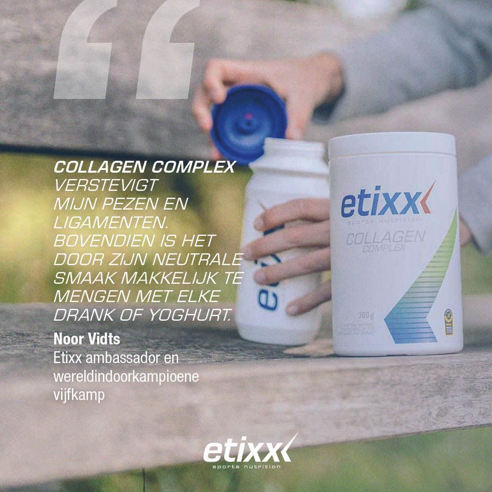 Vrouw giet poeder van een fles in een andere. « etixx » logo. Witte pot met « COLLAGEN COMPLEX ».