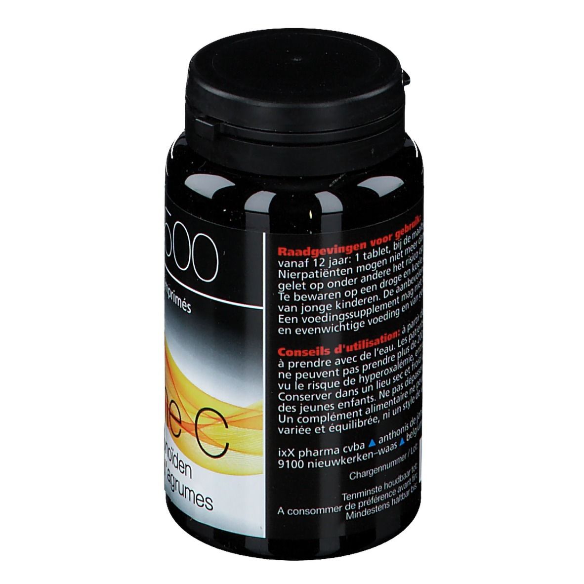 Achterkant zwarte fles C-ixX 500. Tekst: gebruiksaanwijzing, dosering, waarschuwingen. Lotnummer en vervaldatum.