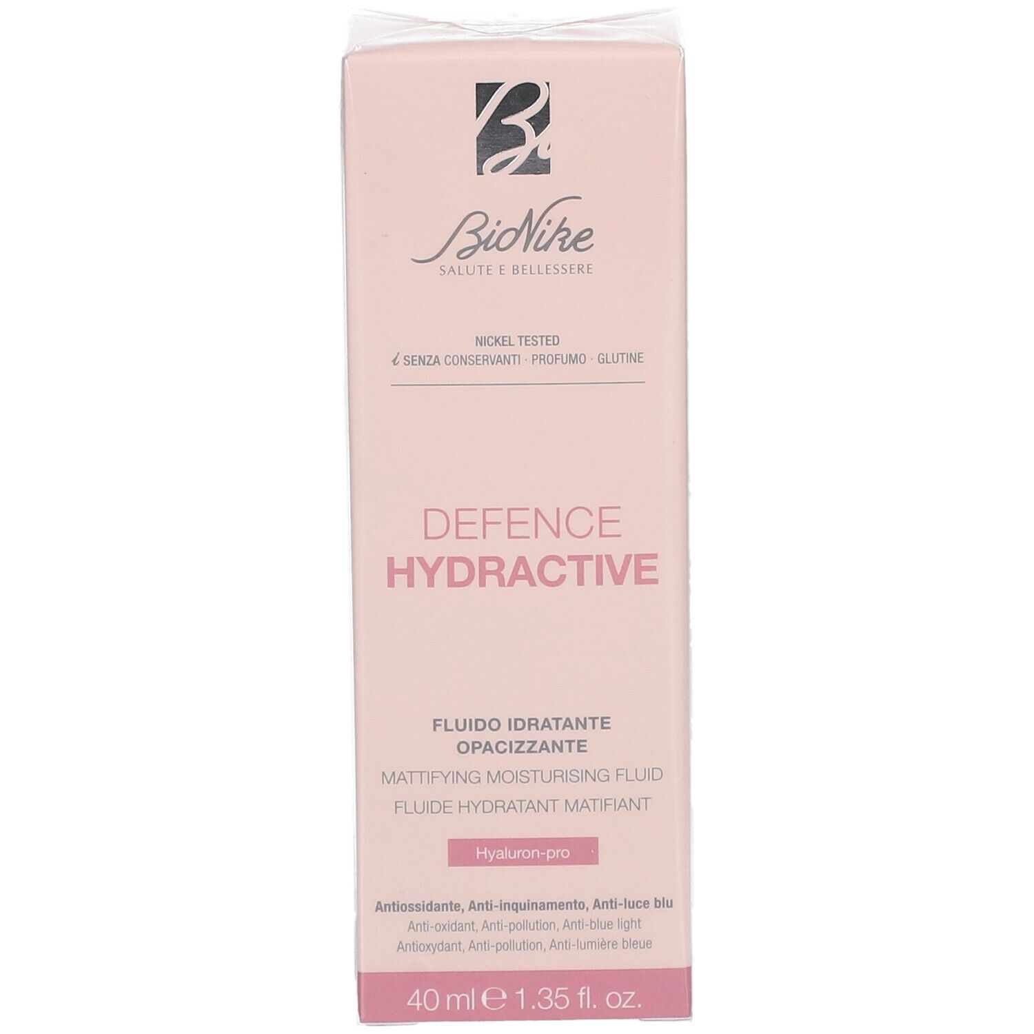 Roze verpakking met productnaam en merk. Tekst: DEFENCE HYDRACTIVE, FLUIDO IDRATANTE OPACIZZANTE, 40 ml.