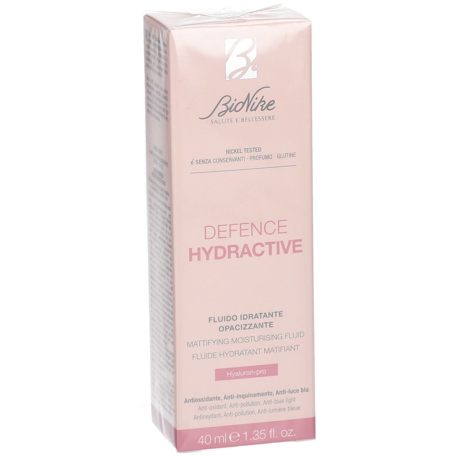 Roze verpakking met productnaam en merk. Tekst: DEFENCE HYDRACTIVE, FLUIDO IDRATANTE OPACIZZANTE, 40 ml.