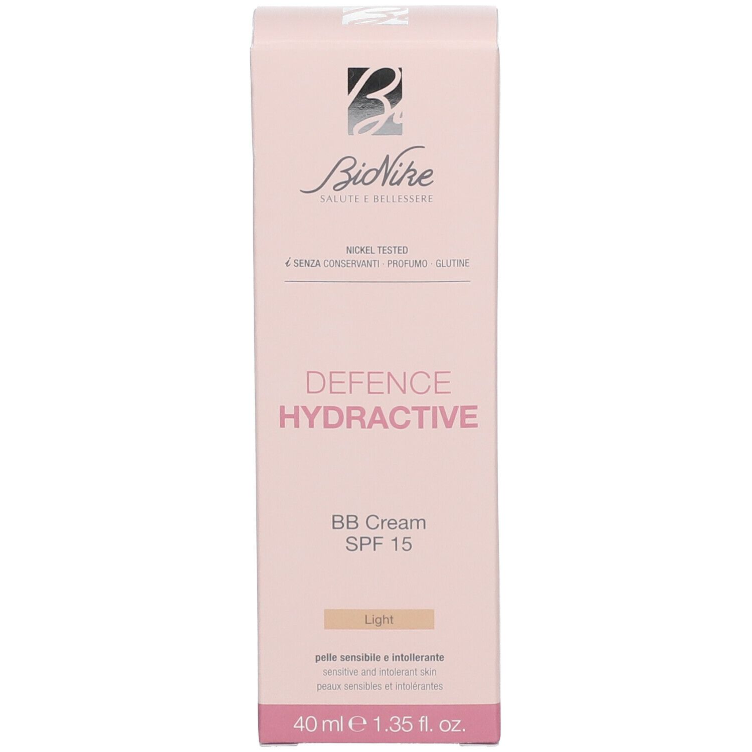 Roze doos. Opschrift: BioNike, DEFENCE HYDRACTIVE BB Cream SPF15 Light. 40 ml. Voor gevoelige huid.