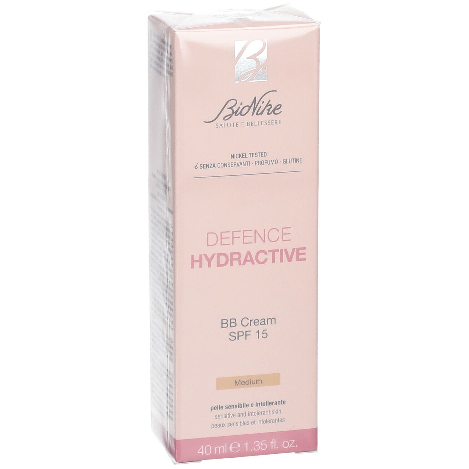 Roze verpakking van BioNike DEFENCE HYDRACTIVE BB Crème SPF15 Medium, in folie. Tekst: Nickel Tested, 4 zonder conserveermiddelen, parfum, gluten. 40 ml.