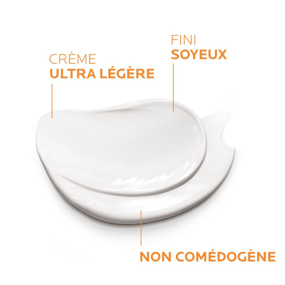 Texture de La Roche-Posay Anthelios Age-Correct Crème de Jour Légère SPF50. Crème, texte, non comédogène.