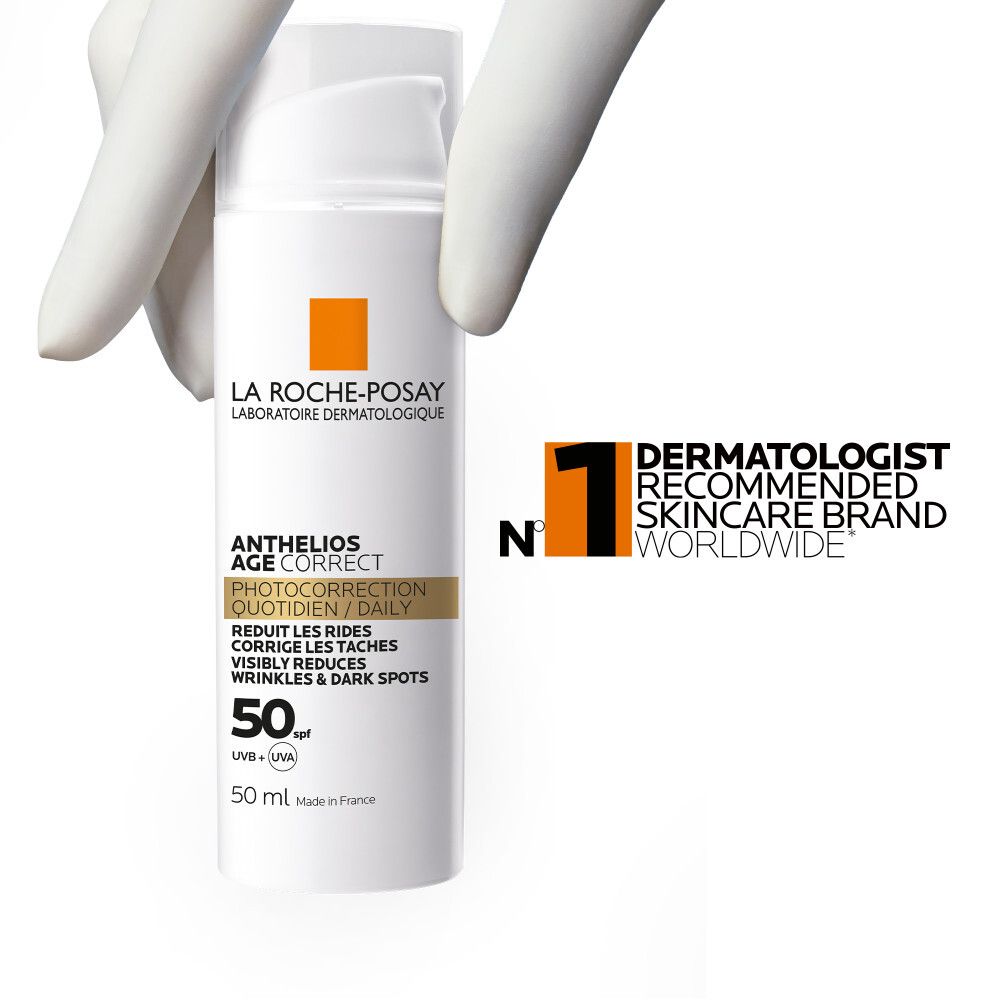 La Roche-Posay Anthelios Age-Correct Crème de Jour Légère SPF50. Witte tube, tekst, gehandschoende hand, nr. 1.